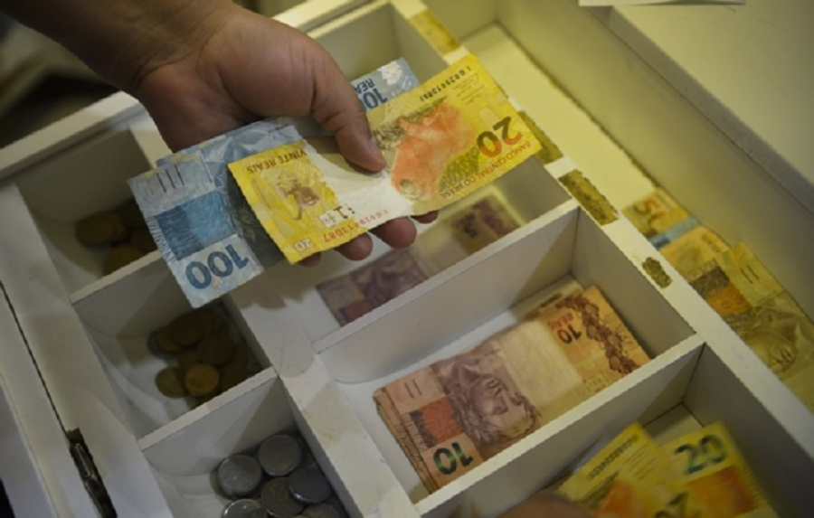 Funcionário é preso suspeito de desviar R$ 100 mil de empresa horas antes de pedir demissão 