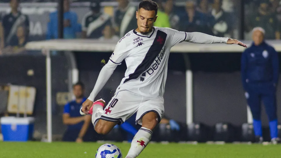 Coutinho celebra reencontro com Neymar em Vasco x Santos: 'Um privilégio tê-lo aqui'