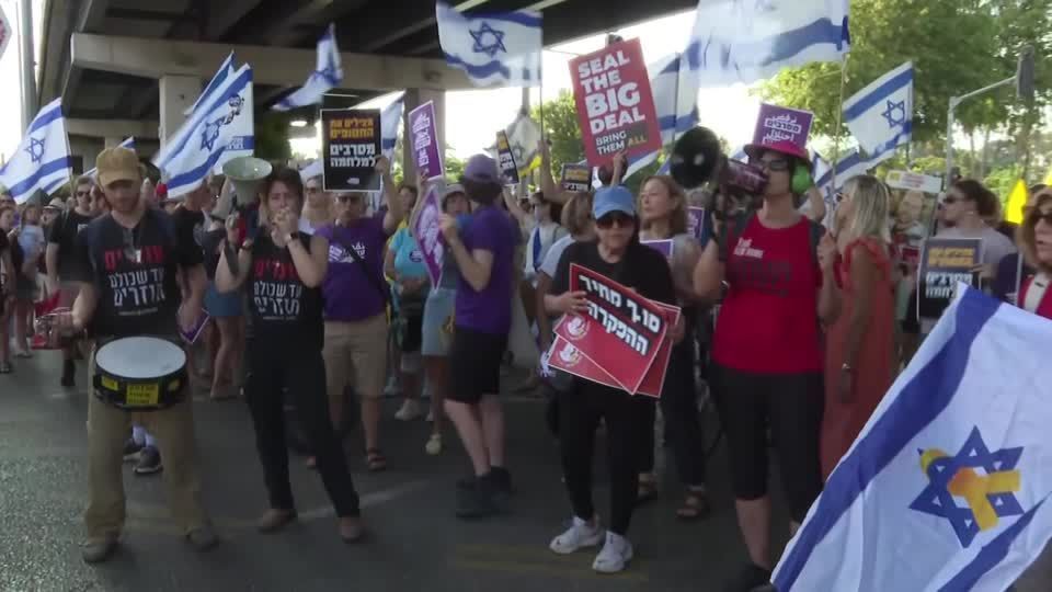 Manifestantes convocam greve geral em Israel pelo retorno dos reféns