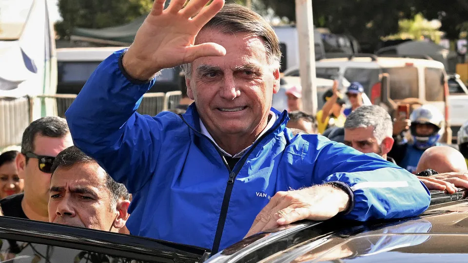 Empresas ajudaram Bolsonaro com ameaças, pernil e voto de cabresto na eleição