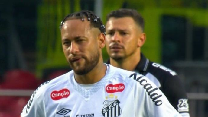 Neymar se manifesta após vexame do Santos e choro no gramado