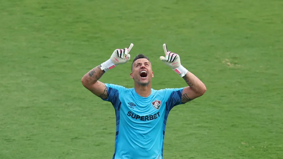 Fluminense liquida América de Cali em noite histórica de Fábio e avança na Sula