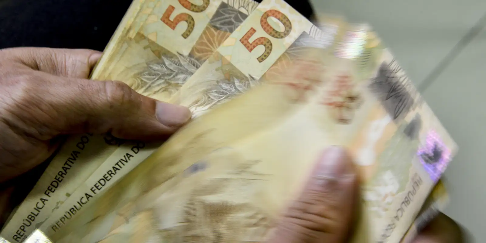 Aposentados do INSS que ganham mais que o mínimo começam a receber 13º