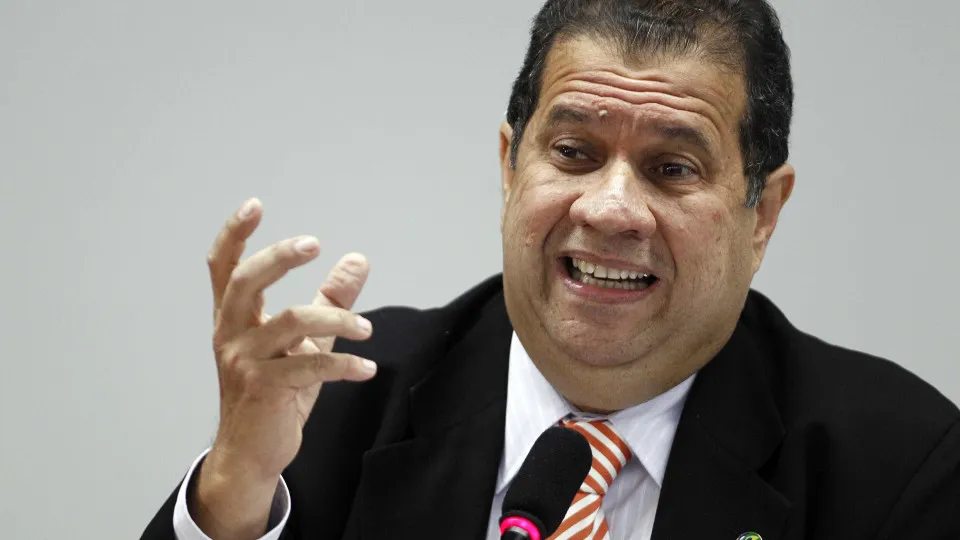Lupi deve entregar o cargo nesta sexta, dizem auxiliares do governo