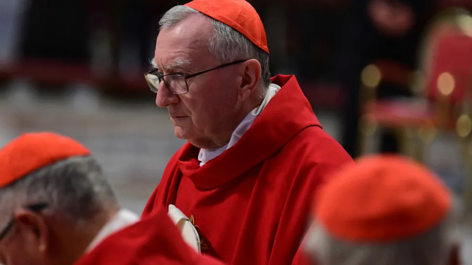 Diplomata e franco favorito a suceder Francisco, Parolin é um moderado aberto a reformas