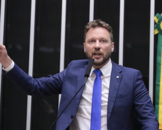 Semana no Congresso Nacional começa com muitos temas polêmicos