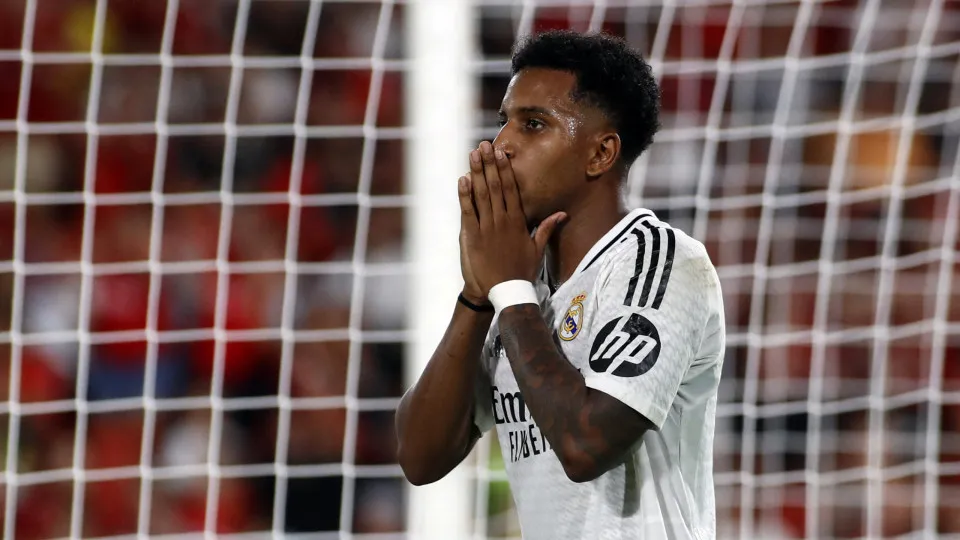 Jornal volta a destacar possível saída de Rodrygo no Real Madrid