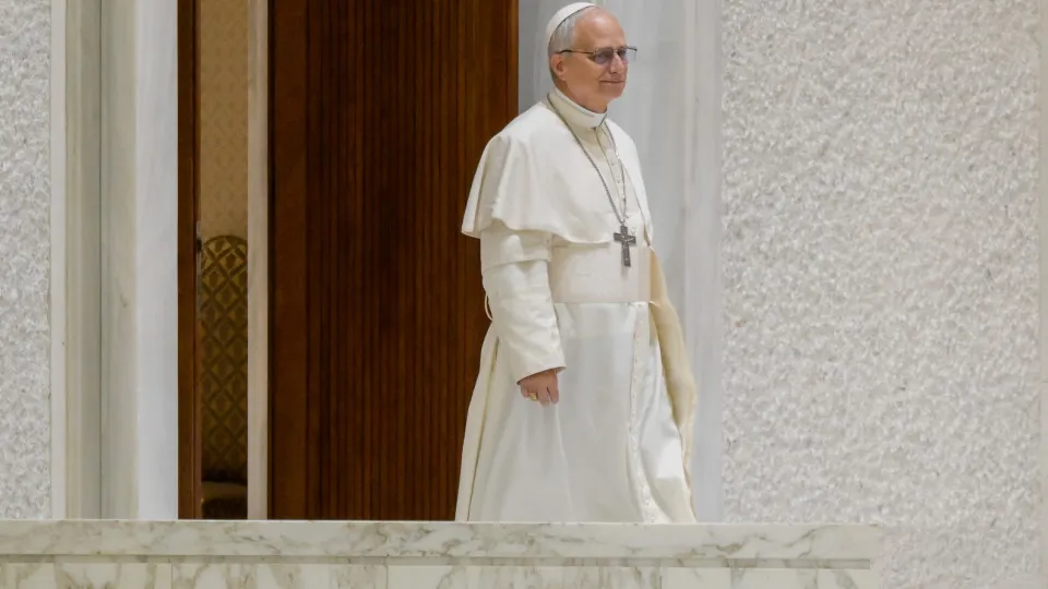 Papa viraliza dando bronca em irmão por não atender ao telefone; veja