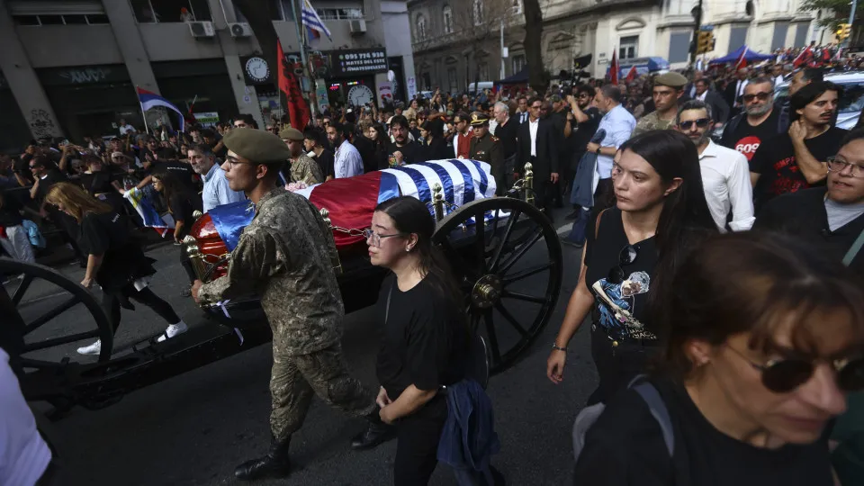'Uma pessoa como Pepe Mujica não morre', diz Lula em funeral